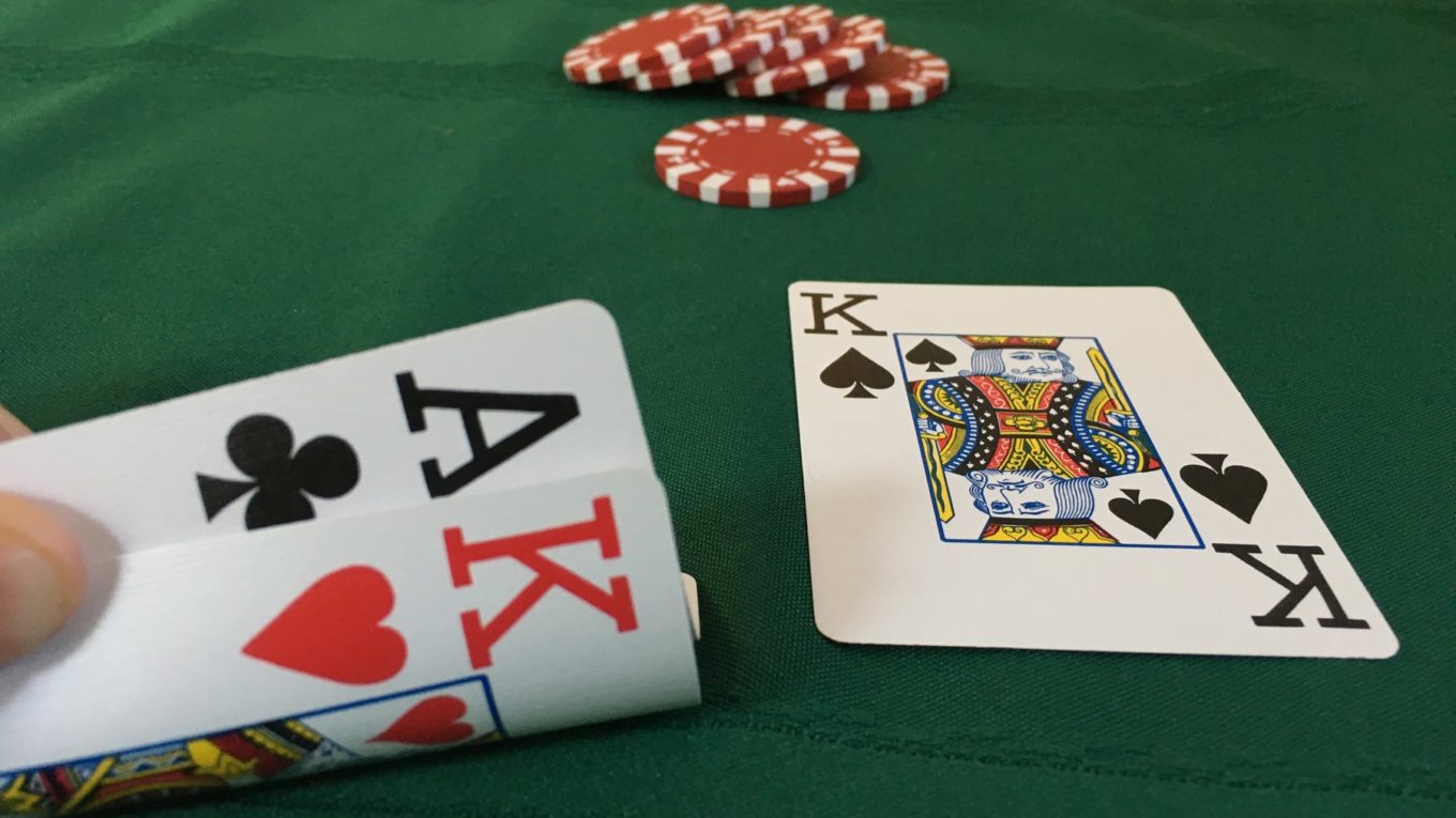 как научиться играть в покер простыми картами